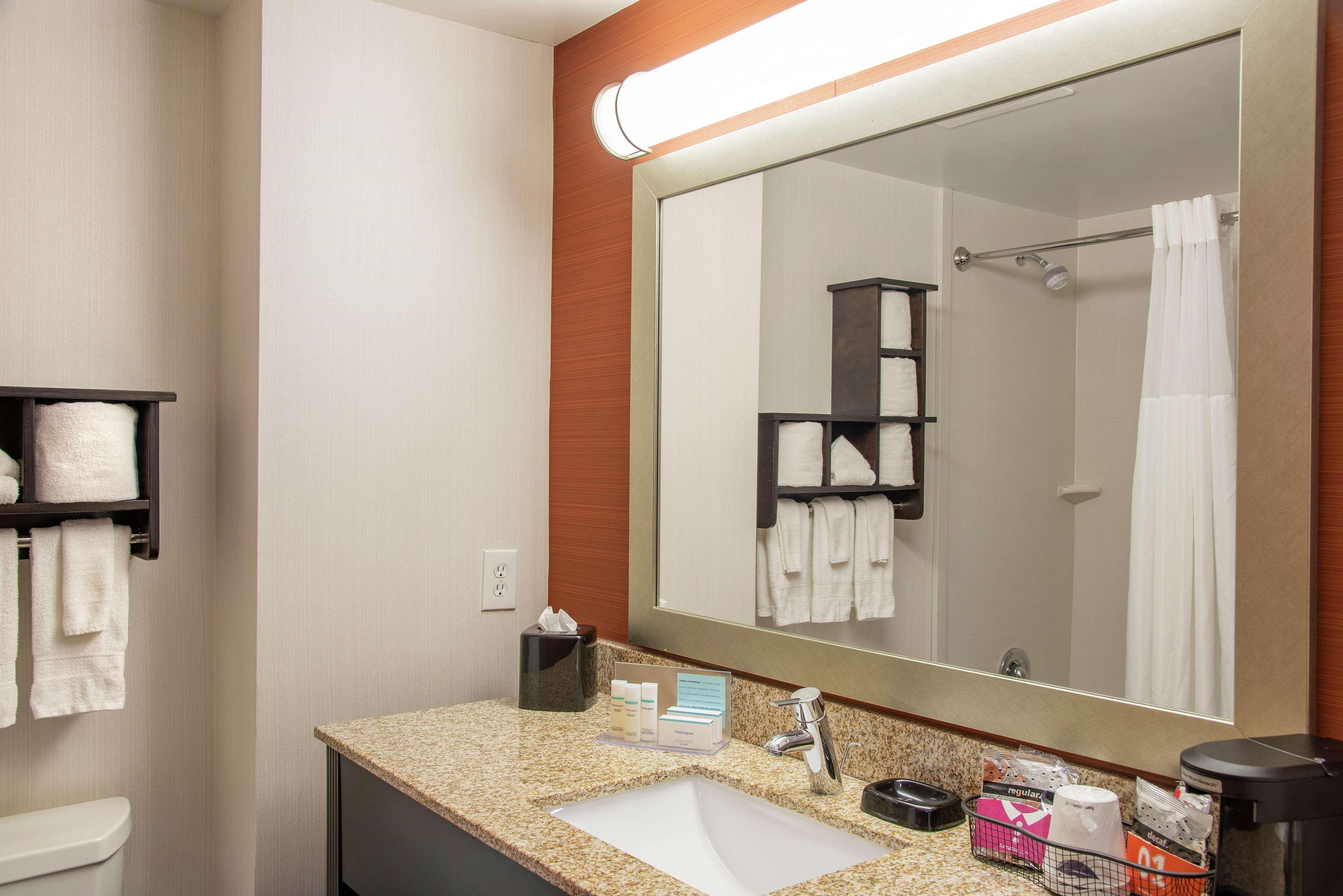 Hotel Hampton Akron-south