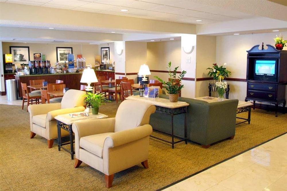 Hampton Akron-south Hotel 3*