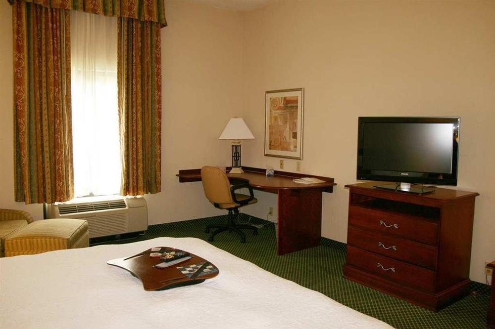 Hampton Akron-south 3* Akron
