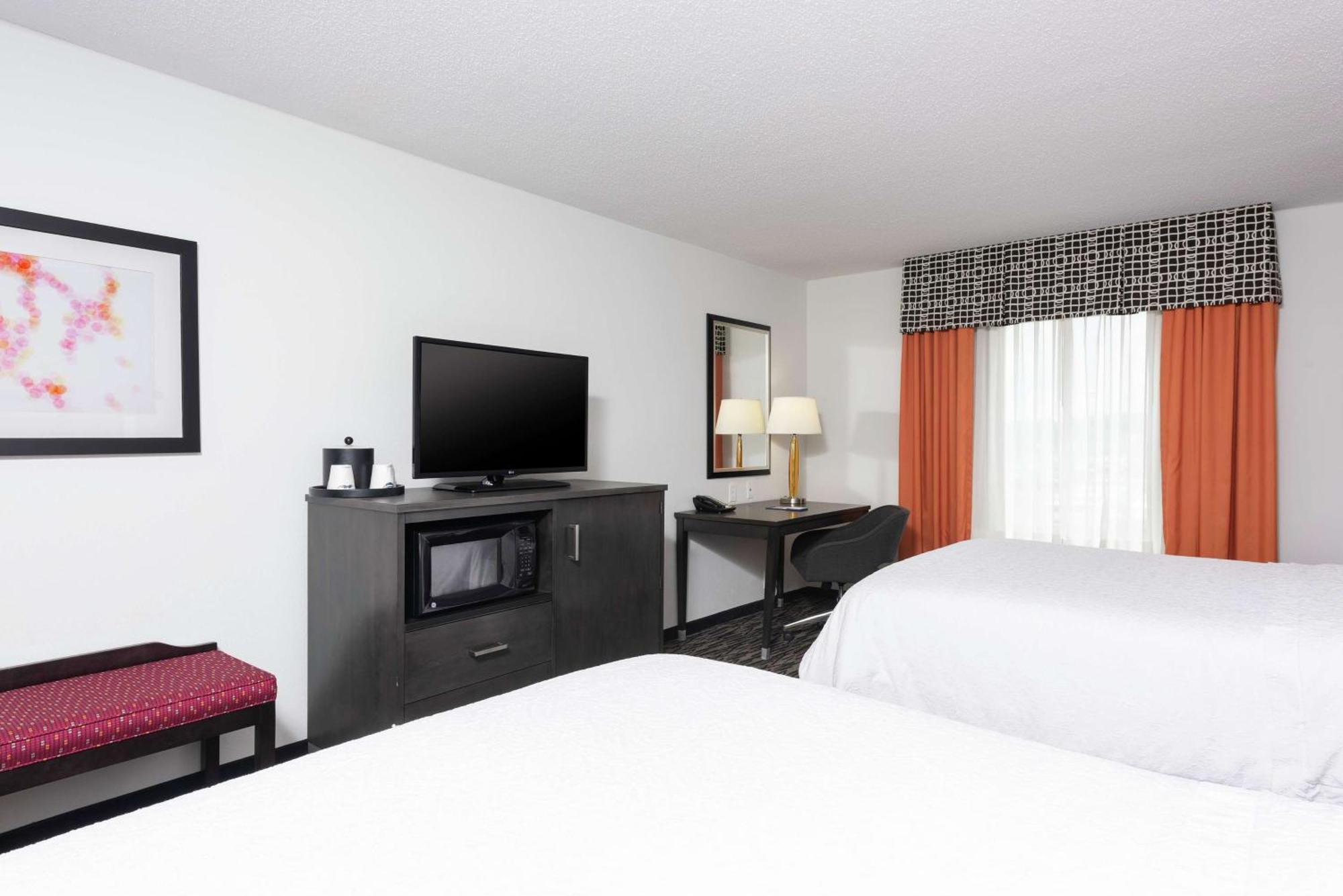 Hotel Hampton Akron-south