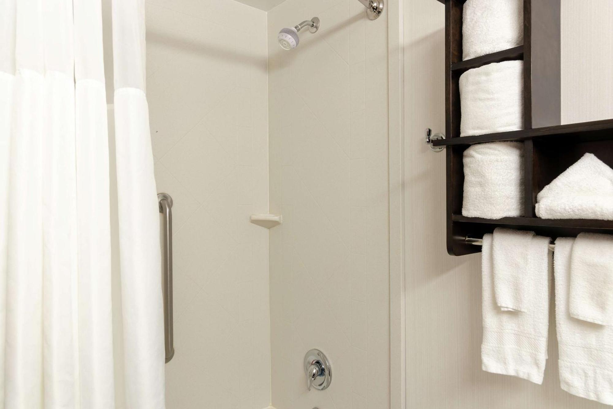 Hampton Akron-south Hotel 3*