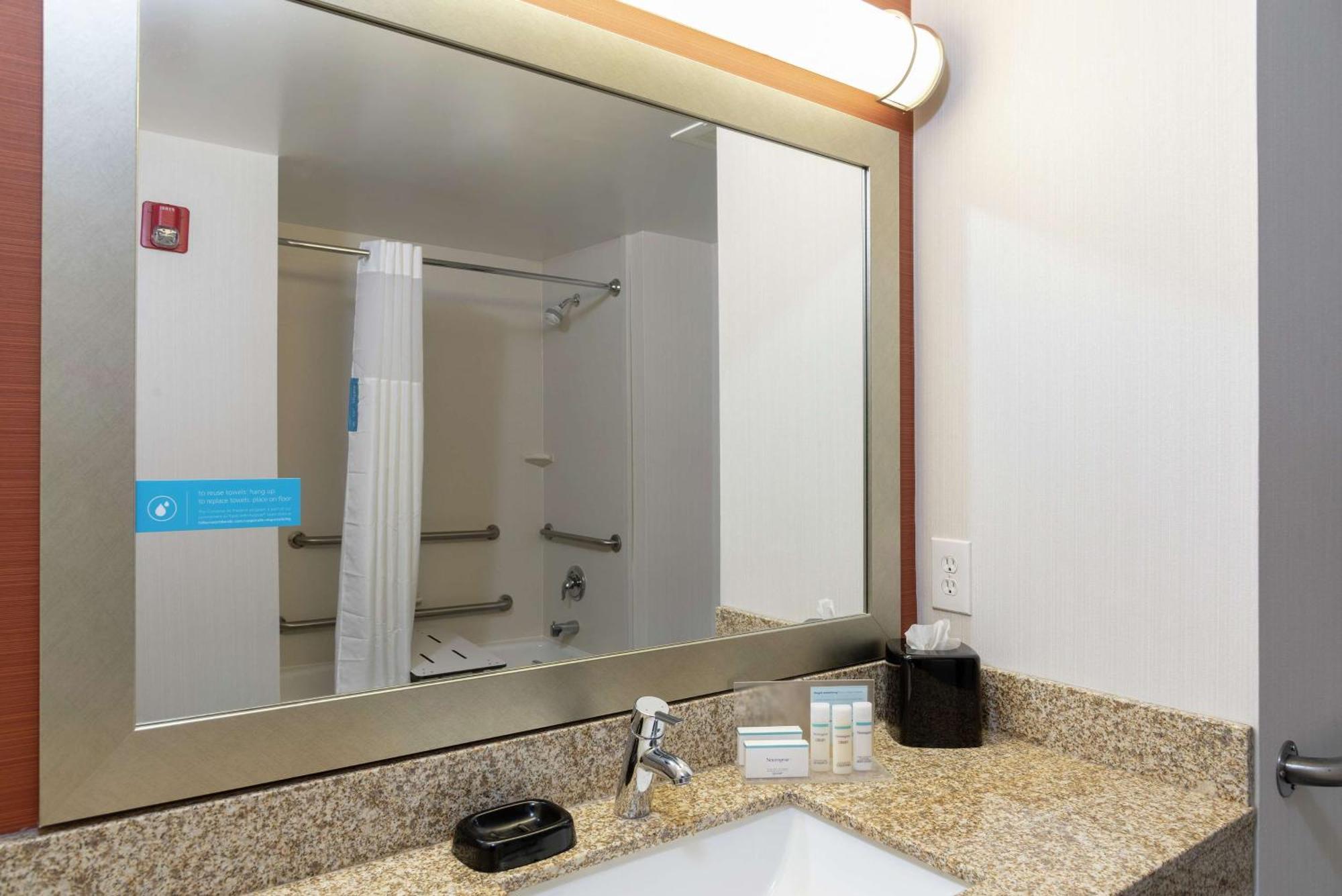 Hampton Akron-south Hotel 3*