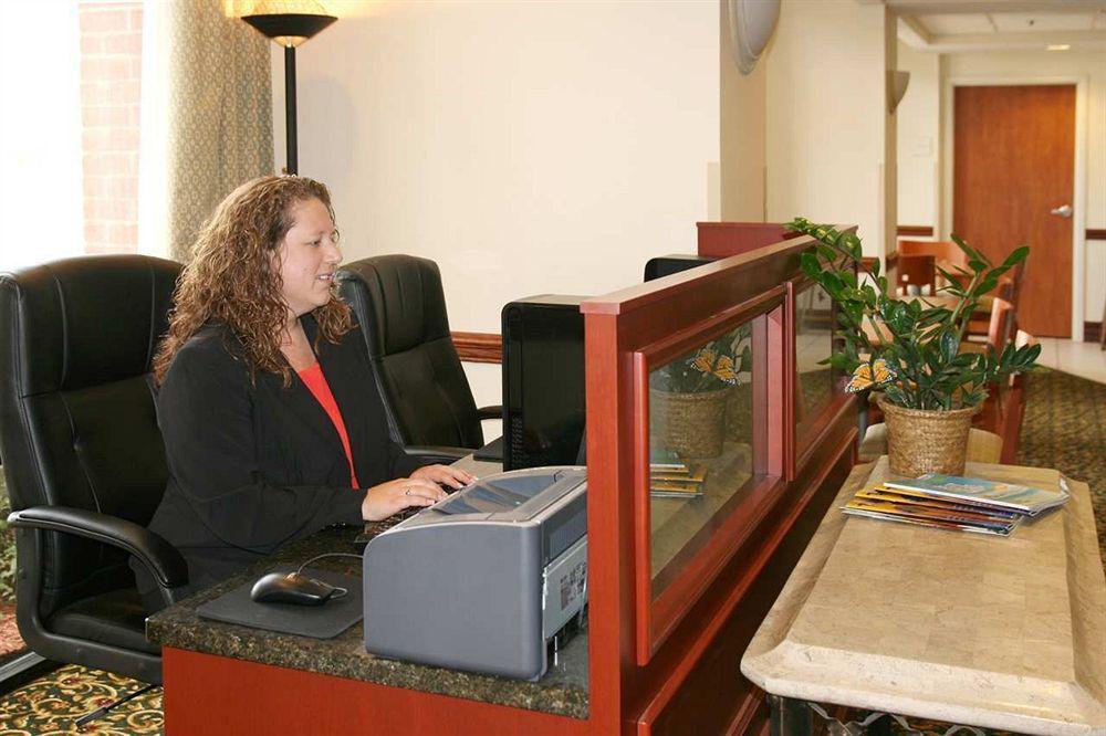 Hotel Hampton Akron-south
